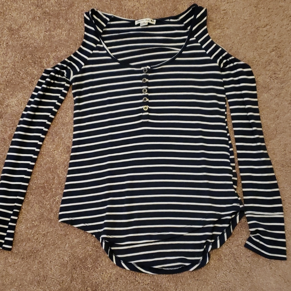 Cold shoulder long sleeve